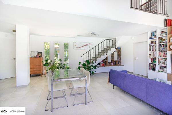 Une maison récente, connectée et économe, où chaque équipement a été pensé pour votre confort et pour maîtriser durablement vos dépenses énergétiques.