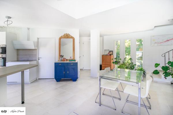 Une maison récente, connectée et économe, où chaque équipement a été pensé pour votre confort et pour maîtriser durablement vos dépenses énergétiques.
