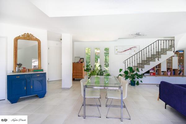Une maison récente, connectée et économe, où chaque équipement a été pensé pour votre confort et pour maîtriser durablement vos dépenses énergétiques.
