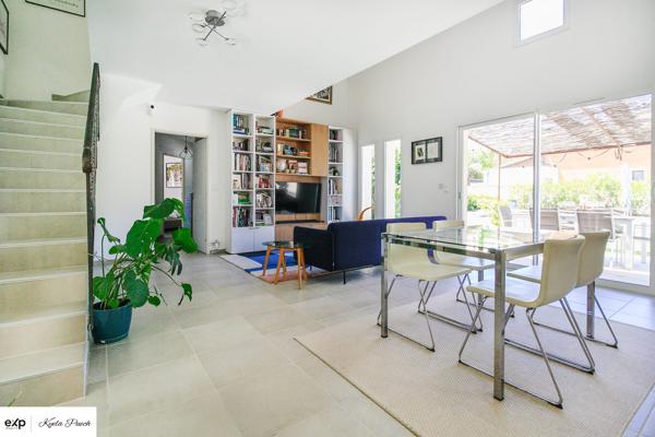 Une maison récente, connectée et économe, où chaque équipement a été pensé pour votre confort et pour maîtriser durablement vos dépenses énergétiques.