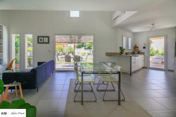 Une maison récente, connectée et économe, où chaque équipement a été pensé pour votre confort et pour maîtriser durablement vos dépenses énergétiques.