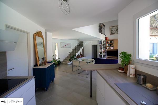 Une maison récente, connectée et économe, où chaque équipement a été pensé pour votre confort et pour maîtriser durablement vos dépenses énergétiques.