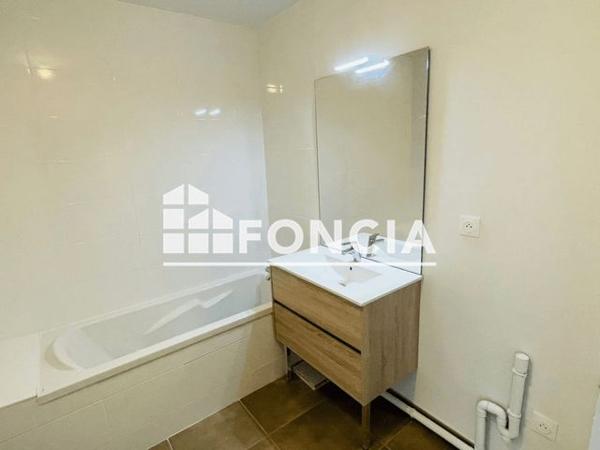 Location Appartement 3 pièces 67.7 m² - 10 RUE DU COLYSEE Lys Lez Lannoy 59390