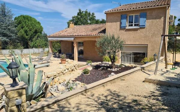 Maison à vendre    5 pièces •  Salavas