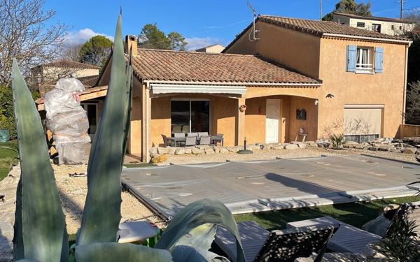 Maison à vendre    5 pièces •  Salavas