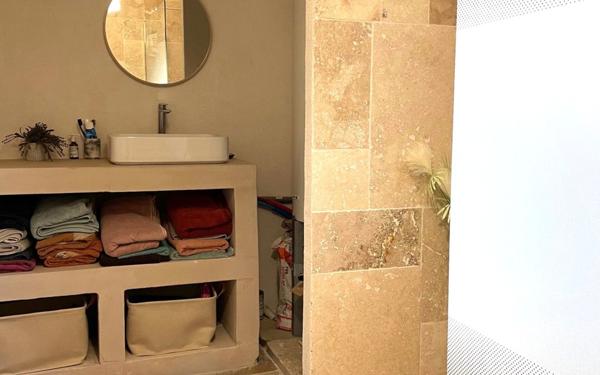 Maison à vendre    5 pièces •  Salavas