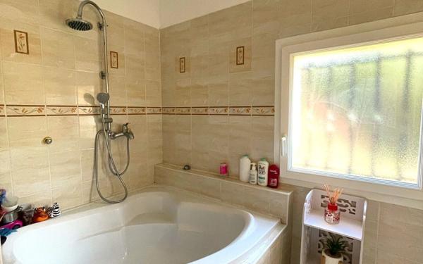 Maison à vendre    5 pièces •  Salavas