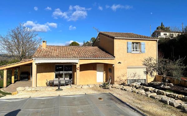 Maison à vendre    5 pièces •  Salavas