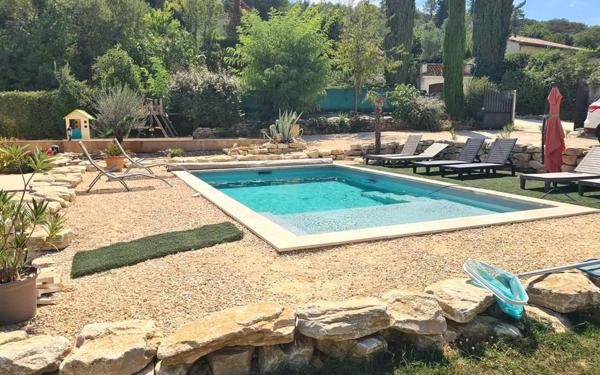 Maison à vendre    5 pièces •  Salavas