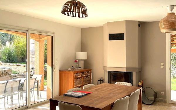 Maison à vendre    5 pièces •  Salavas