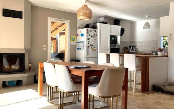 Maison à vendre    5 pièces •  Salavas