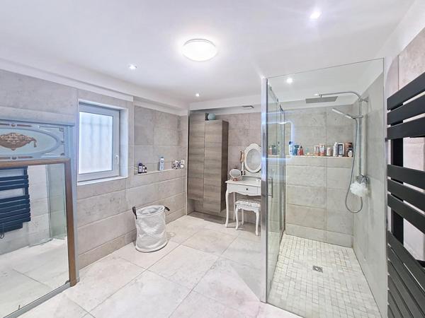 Maison de plain-pied avec piscine à Caumont-sur-Durance