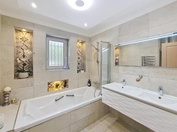 Maison de plain-pied avec piscine à Caumont-sur-Durance