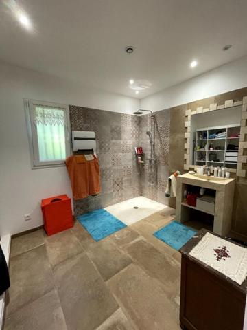 APT, Villa Apt 4 pièce(s) 119 m2