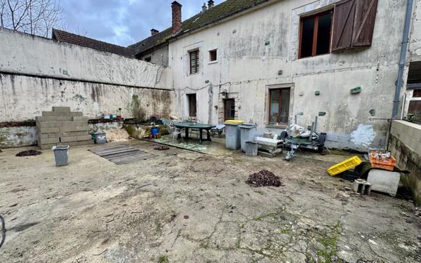 Maison à vendre    4 pièces •  Neuilly-Saint-Front