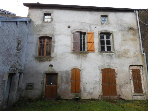 Maison 188.45 m², 7 pièces ,3 chambres,dépendances, 25 ares de terrain