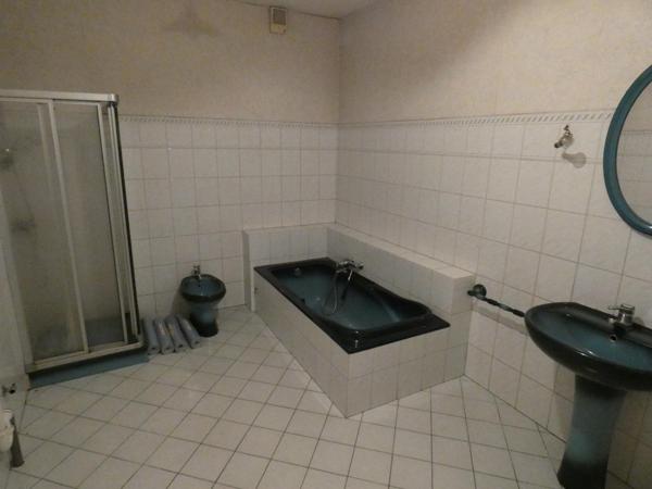 Maison 188.45 m², 7 pièces ,3 chambres,dépendances, 25 ares de terrain