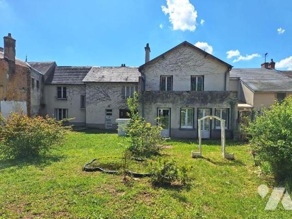 Maisons à vendre à HENRICHEMONT (CHER), un ensemble immobiliers comprenant deux maisons avec ga...