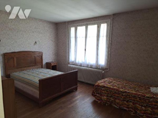 Maisons à vendre à HENRICHEMONT (CHER), un ensemble immobiliers comprenant deux maisons avec ga...