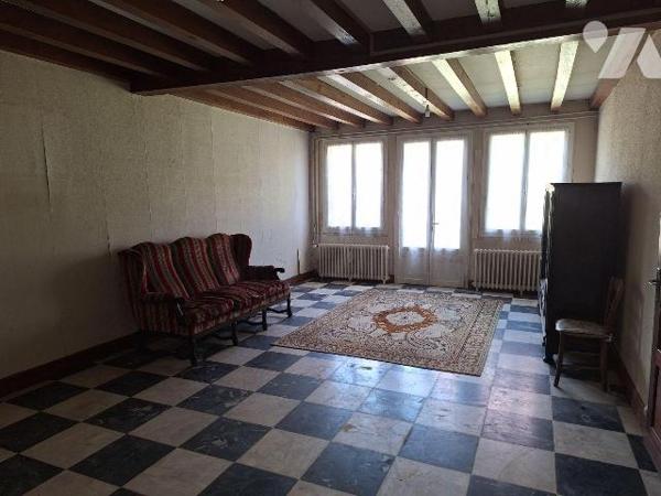 Maisons à vendre à HENRICHEMONT (CHER), un ensemble immobiliers comprenant deux maisons avec ga...