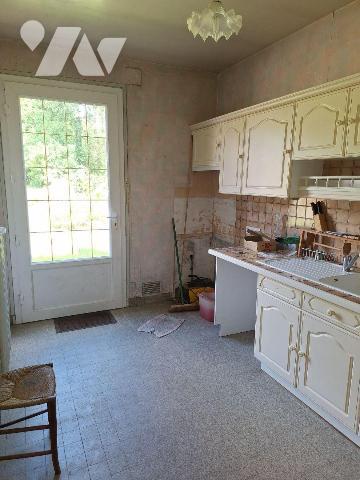 Maisons à vendre à HENRICHEMONT (CHER), un ensemble immobiliers comprenant deux maisons avec ga...