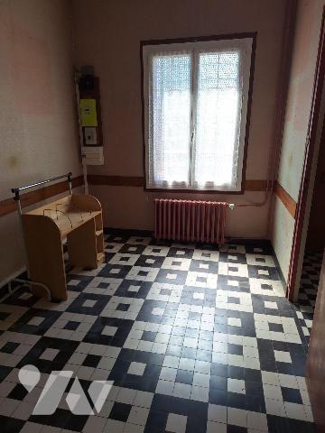 Maisons à vendre à HENRICHEMONT (CHER), un ensemble immobiliers comprenant deux maisons avec ga...