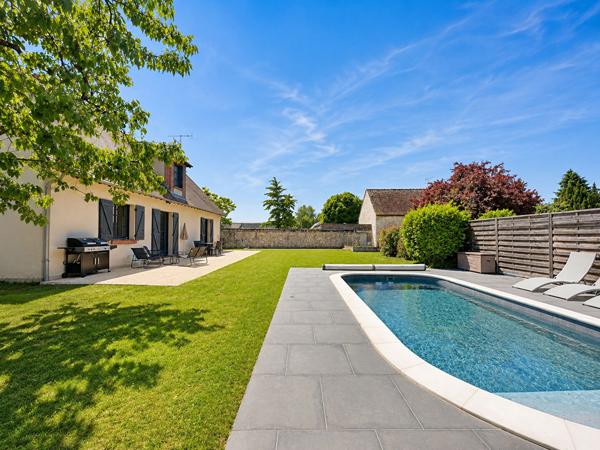 Maison 7 pièces 160 m² - piscine - sous-sol - garage - Centre de Saint Hilaire Saint Mesmin