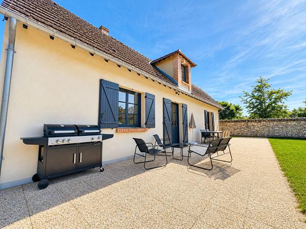 Maison 7 pièces 160 m² - piscine - sous-sol - garage - Centre de Saint Hilaire Saint Mesmin