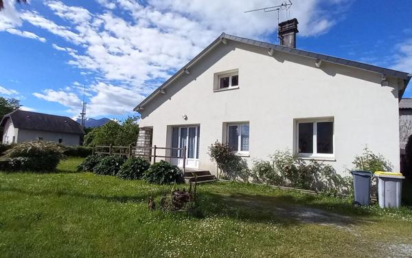 Maison à louer    6 pièces •  Asson