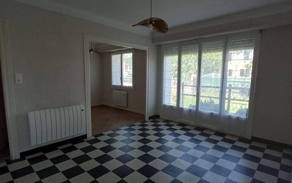 Maison à louer    6 pièces •  Asson