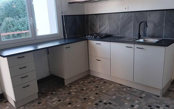 Maison à louer    6 pièces •  Asson