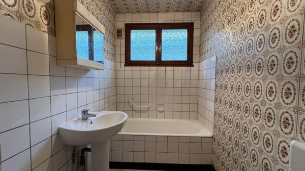 BAR LE DUC : Maison sur sous sol 80m², 4 pièces, 2 chambres, quartier calme et recherché