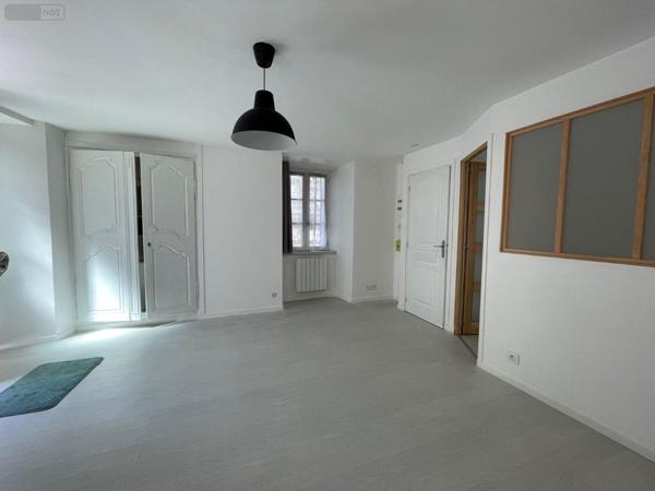 Appartement rénové à louer à Ussel en Corrèze (19200), ref : UL94