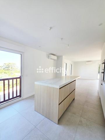Maison
         6 pièces
        - 176 m² Bien prestige 1 950 000 € *