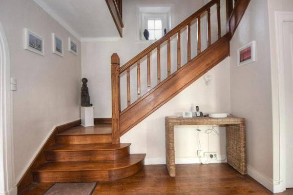 Maison rénovée en centre-ville, proche des commodités