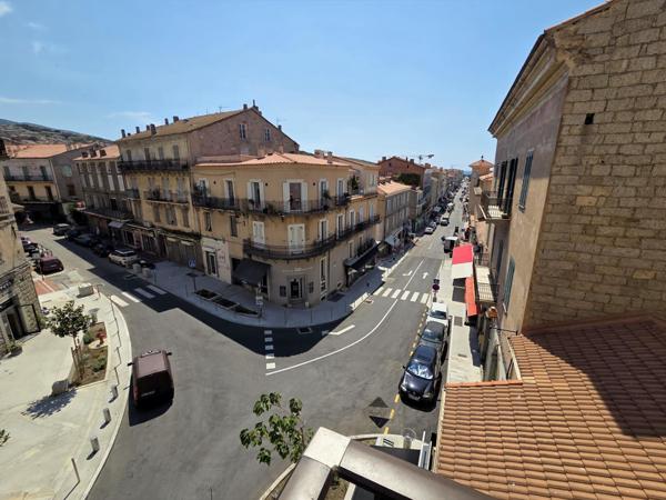 Pied-à-terre idéal à Propriano : T3 rénové avec terrasse, à 5 min des plages Propriano (20110)