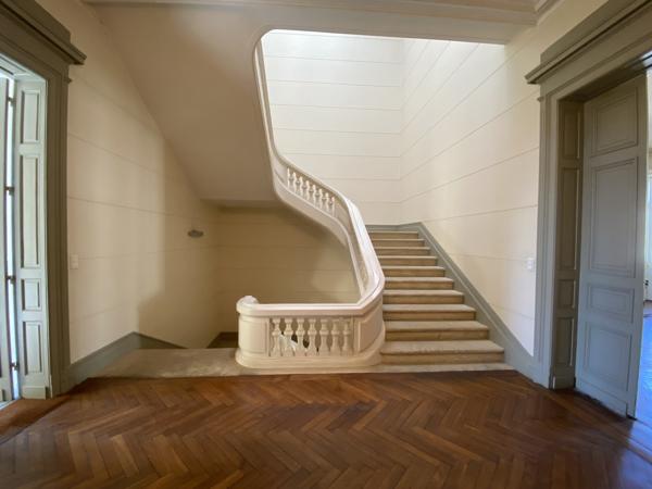 Immeuble de bureaux à vendre ou à louer à Bordeaux avec cour intérieure
