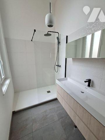 HYPER CENTRE VILLE - DANS IMMEUBLE HAUSSMANIEN
Appartement rénové de 116m² - 2eme étage - comp...