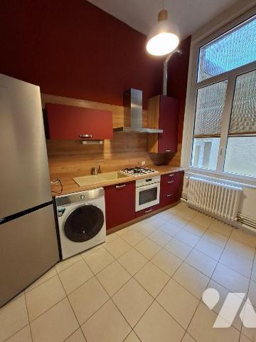 HYPER CENTRE VILLE - DANS IMMEUBLE HAUSSMANIEN
Appartement rénové de 116m² - 2eme étage - comp...