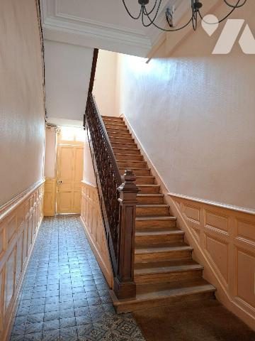 HYPER CENTRE VILLE - DANS IMMEUBLE HAUSSMANIEN
Appartement rénové de 116m² - 2eme étage - comp...