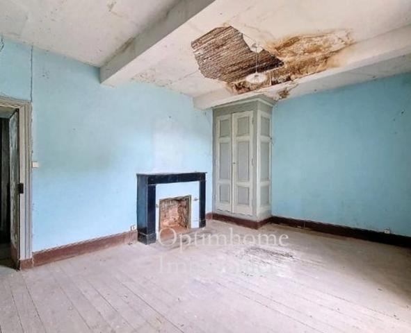 Ensemble immobilier avec maison à restaurer et deux appartements