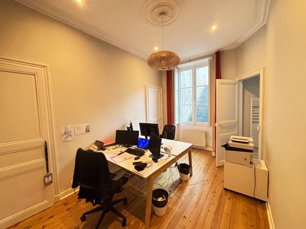 Bureaux à louer à Nantes centre avec rénovation complète et cuisine équipée