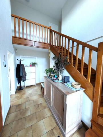 Propriété sur 27 hectares, maison 179 m2, bâtiments de 700 m2 salle de réception et 600 m2 garage