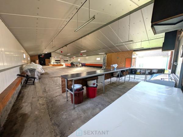 Propriété sur 27 hectares, maison 179 m2, bâtiments de 700 m2 salle de réception et 600 m2 garage