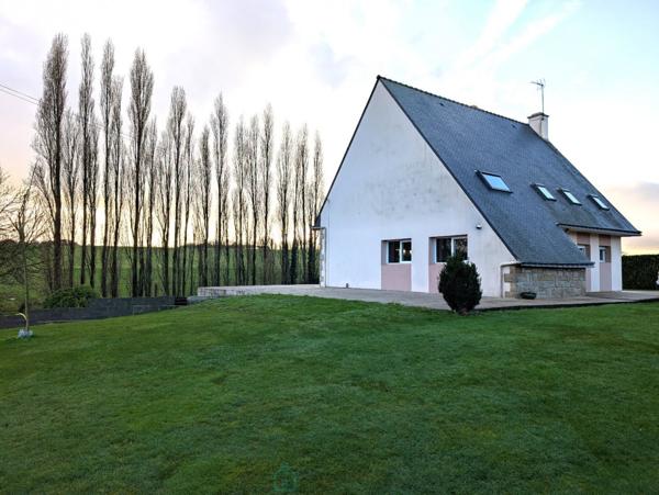 Propriété sur 27 hectares, maison 179 m2, bâtiments de 700 m2 salle de réception et 600 m2 garage