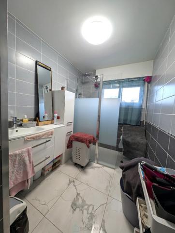 Propriété sur 27 hectares, maison 179 m2, bâtiments de 700 m2 salle de réception et 600 m2 garage