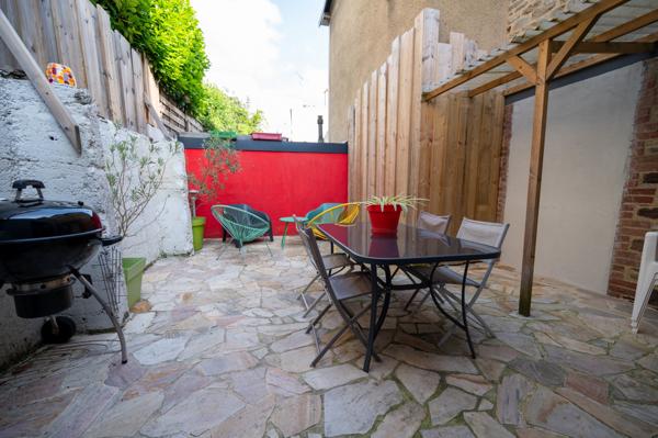 Maison rénovée 3 chambres, terrasse.