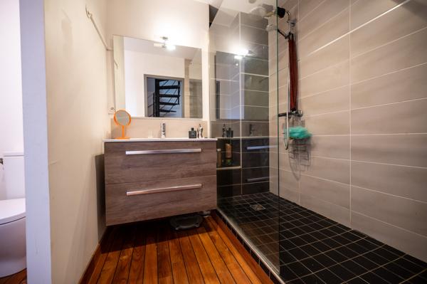 Maison rénovée 3 chambres, terrasse.