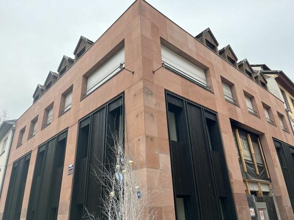 BUREAUX à VENDRE de 597 m²