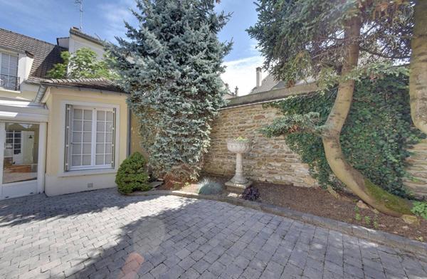 Maison Chevry Cossigny 7 pièce(s) 196 m2